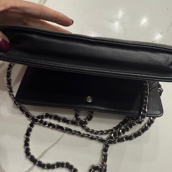 Chanel Wallet on Chain (WOC) – Black Caviar with Embossed CC Logo - Picture 6 of 9
